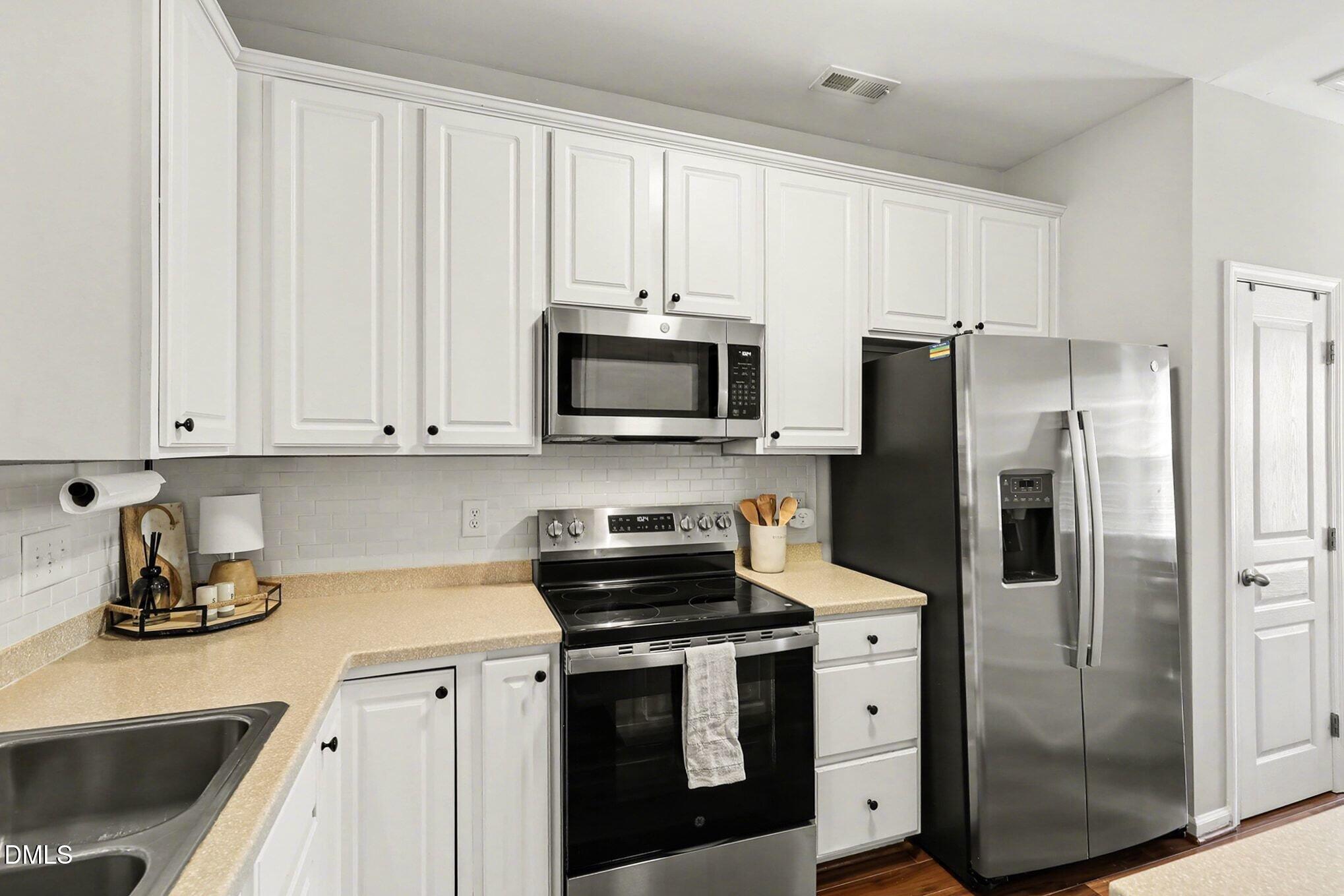 7632 Winners Edge Street Raleigh, NC 27617 - Photo 9 of 17 Kitchen