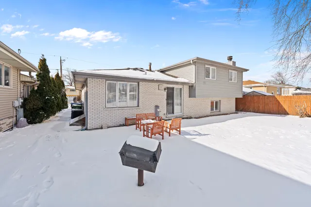 $419,999 | 9109 Crescent Court, Oak Lawn, IL 60453