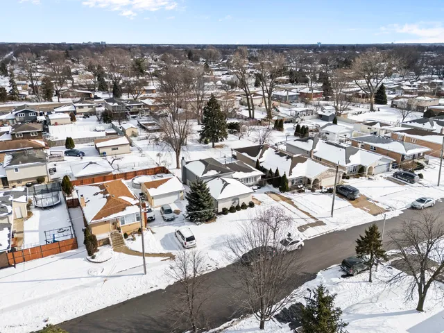 $419,999 | 9109 Crescent Court, Oak Lawn, IL 60453