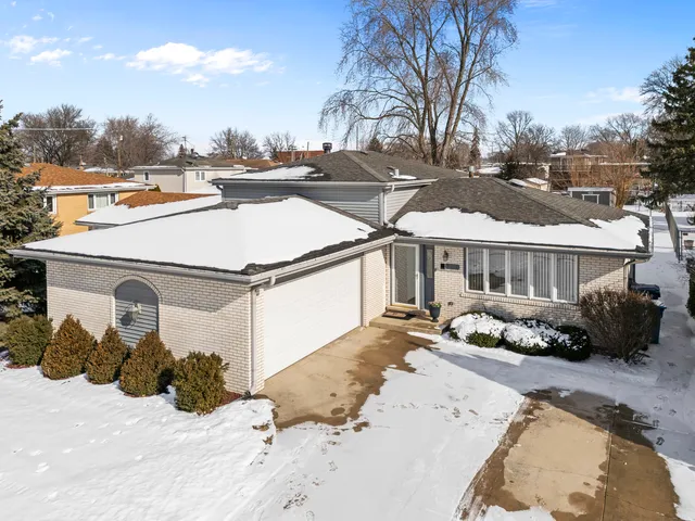 $419,999 | 9109 Crescent Court, Oak Lawn, IL 60453