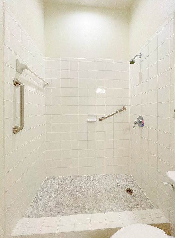 2400 Louis Henna Boulevard, Unit 103 Round Rock, TX 78664 - Photo 10 of 22 a bathroom with a shower