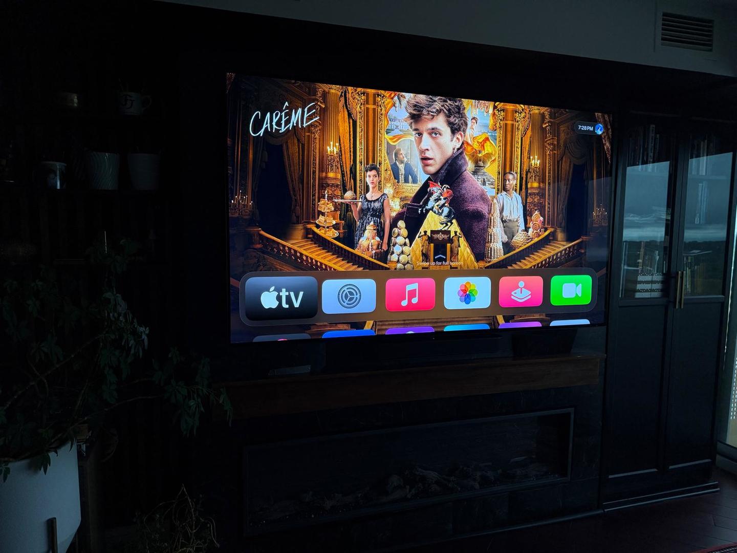 1720 Maple Avenue, Unit 2680 Evanston, IL 60201 - Photo 16 of 74 a room that has a lot of items on it