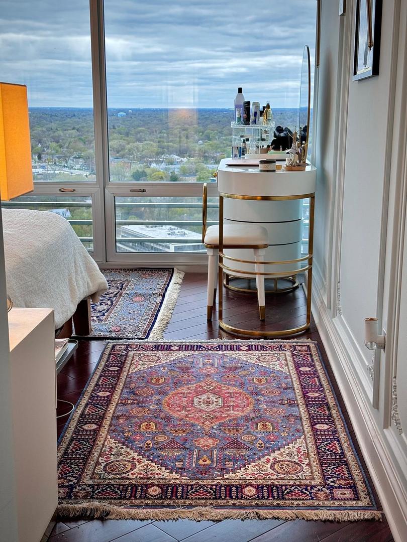 1720 Maple Avenue, Unit 2680 Evanston, IL 60201 - Photo 26 of 74 a view of a living room with a rug