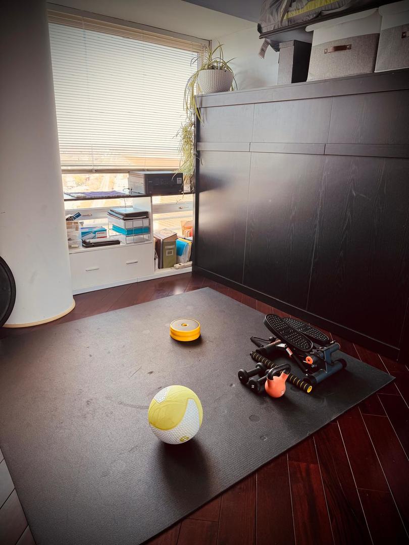 1720 Maple Avenue, Unit 2680 Evanston, IL 60201 - Photo 35 of 74 a kitchen with a sink and a stove