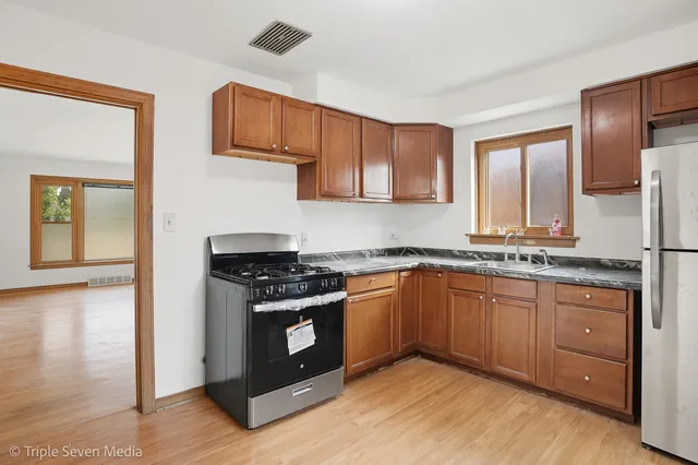 $329,500 | 314 East 31st Street, La Grange Park, IL 60526