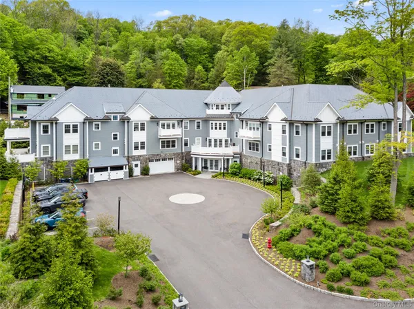 $1,295,000 | 585 Main Street, Unit 2F, Armonk, NY 10504