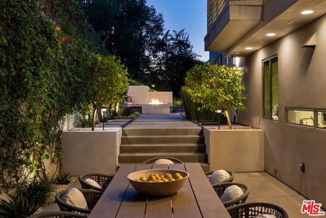 $2,549,000 | 7350 Pacific View Drive, Los Angeles, CA 90068