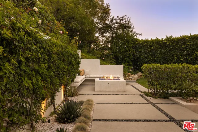 $2,549,000 | 7350 Pacific View Drive, Los Angeles, CA 90068