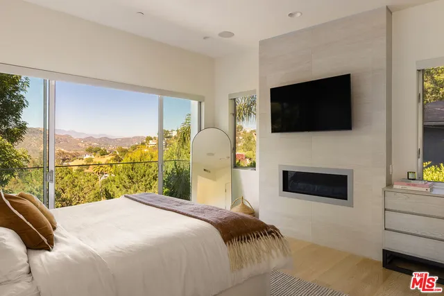 $2,549,000 | 7350 Pacific View Drive, Los Angeles, CA 90068