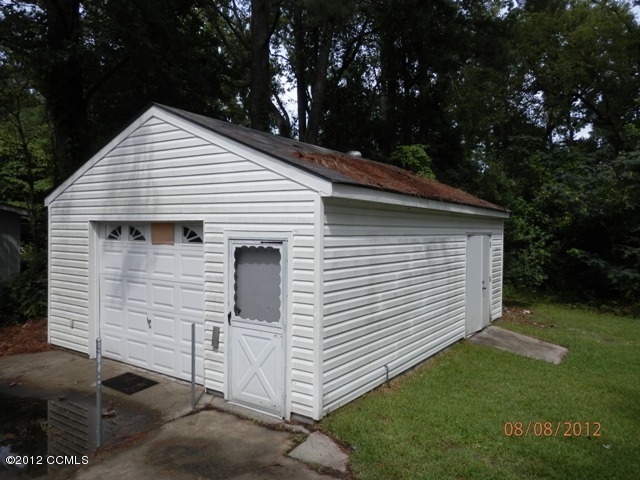 219 Church Road Havelock, NC 28532 - Photo 10 of 12 garage straw needs removed