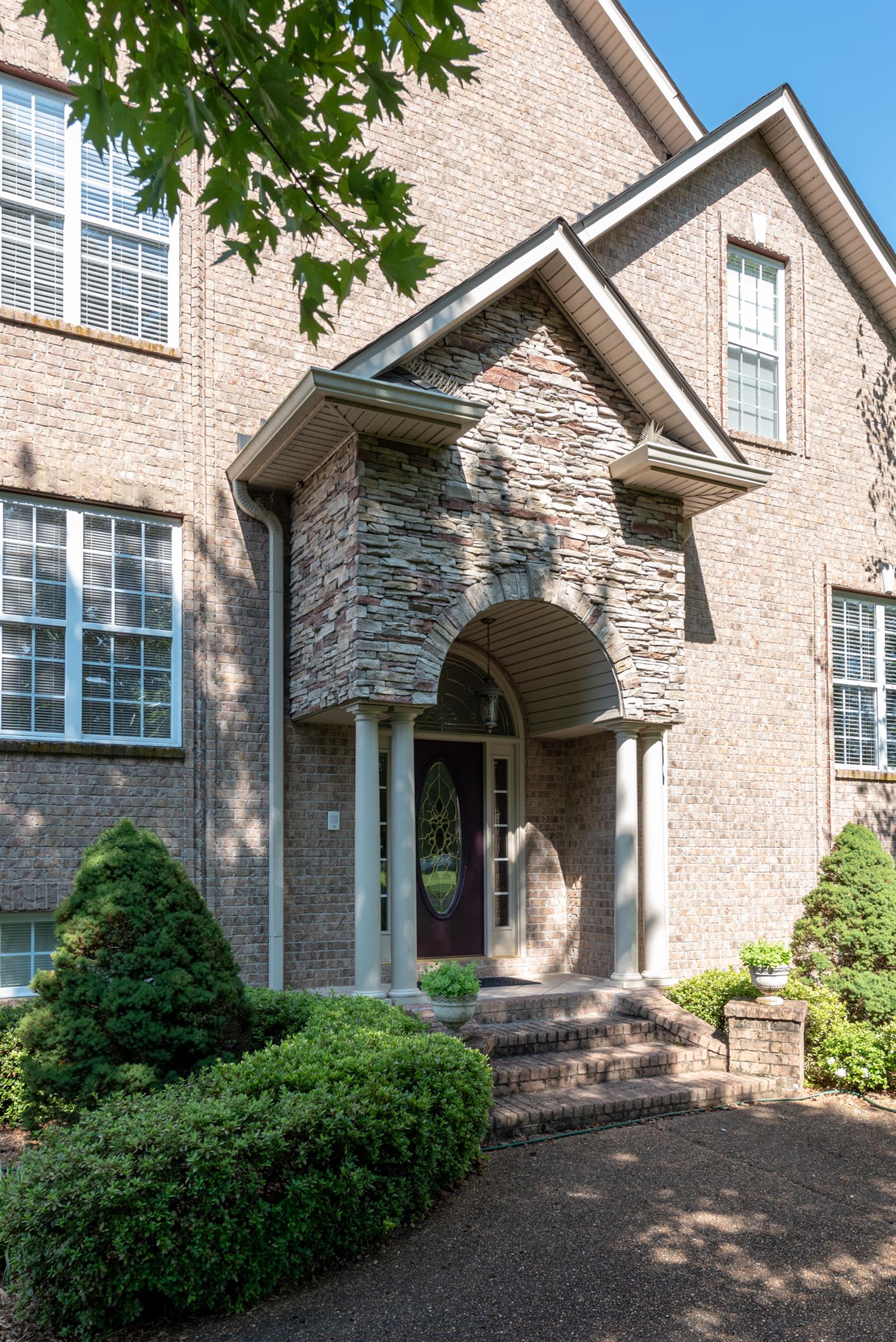Ridgewater Estates offers large lots, no HOA, wide streets and zoning to the highly rated Wilson County Schools