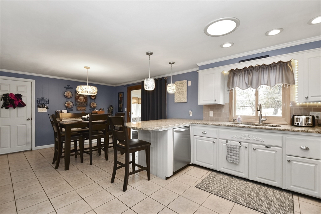 31 Cardinal Road Somerset, MA 02726 - Photo 12 of 40 Gallery Image 12
