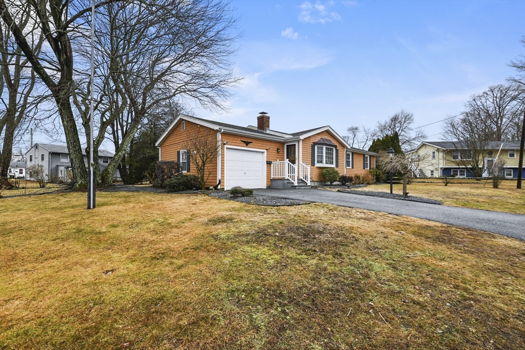 31 Cardinal Road Somerset, MA 02726 - Photo 3 of 40 Gallery Image 3