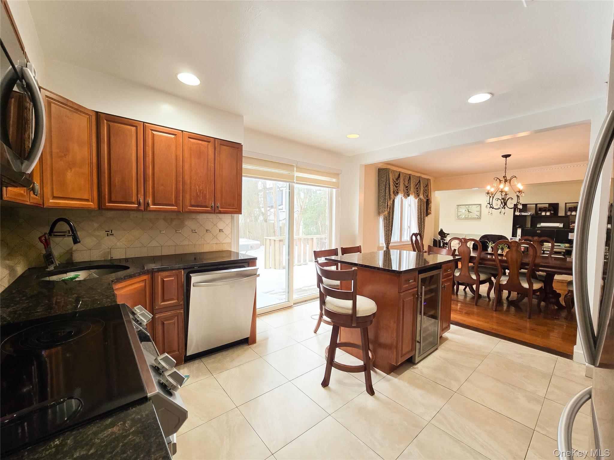 64 Middle Neck Road Roslyn, NY 11576 - Photo 9 of 29