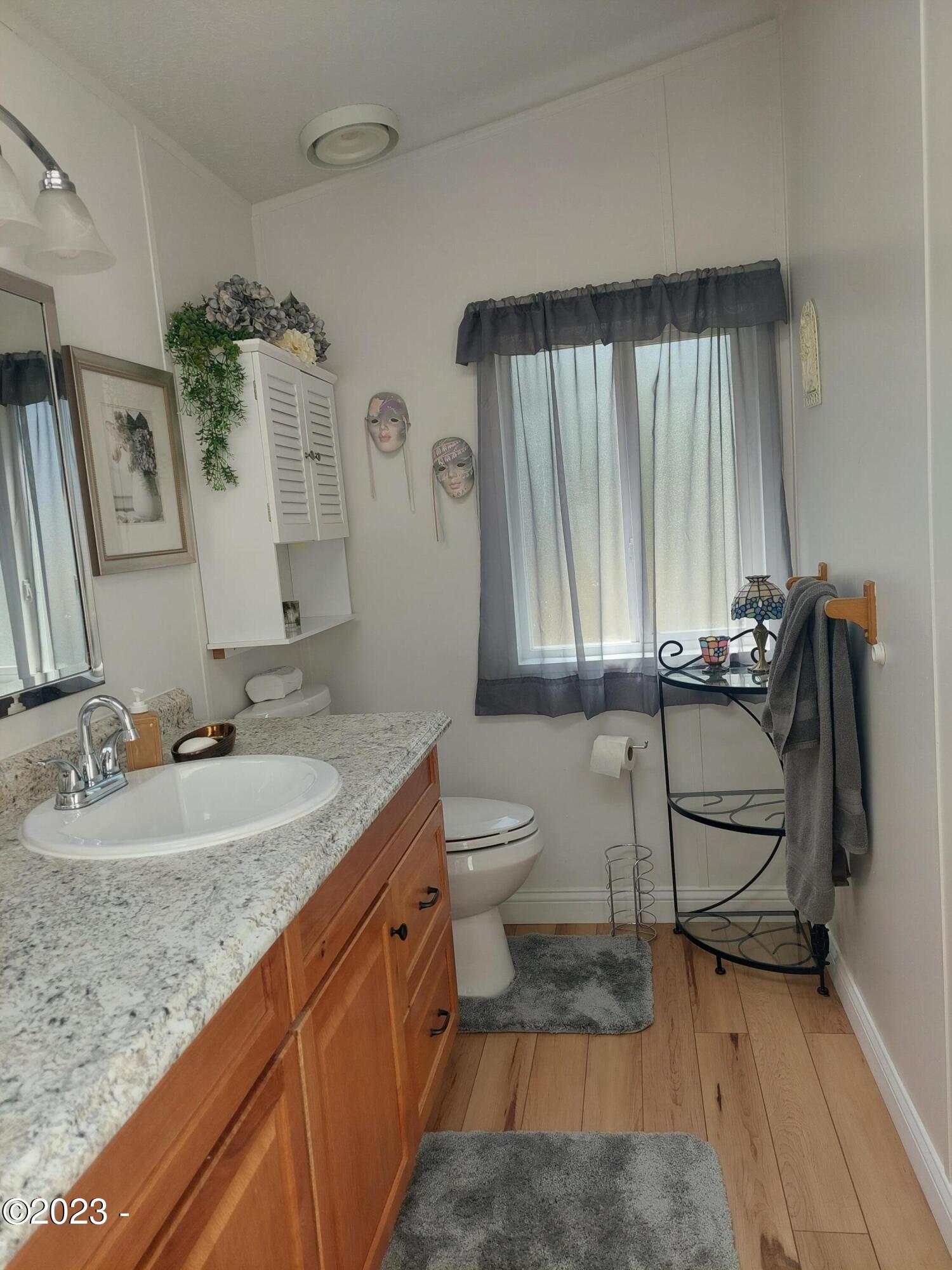 655 Northeast Burnett Road McMinnville, OR 97128 - Photo 23 of 44 Bathroom 1 Primary