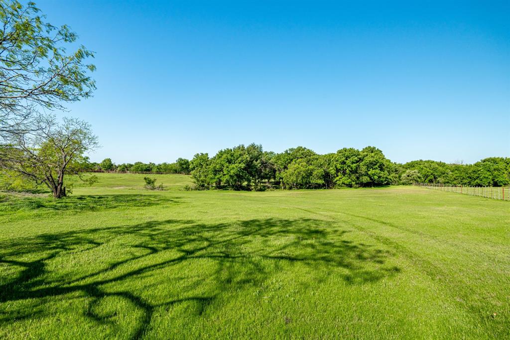 1451 Hemming Road Valley View, TX 76272 - Photo 10 of 12 a view of an ocean from a yard