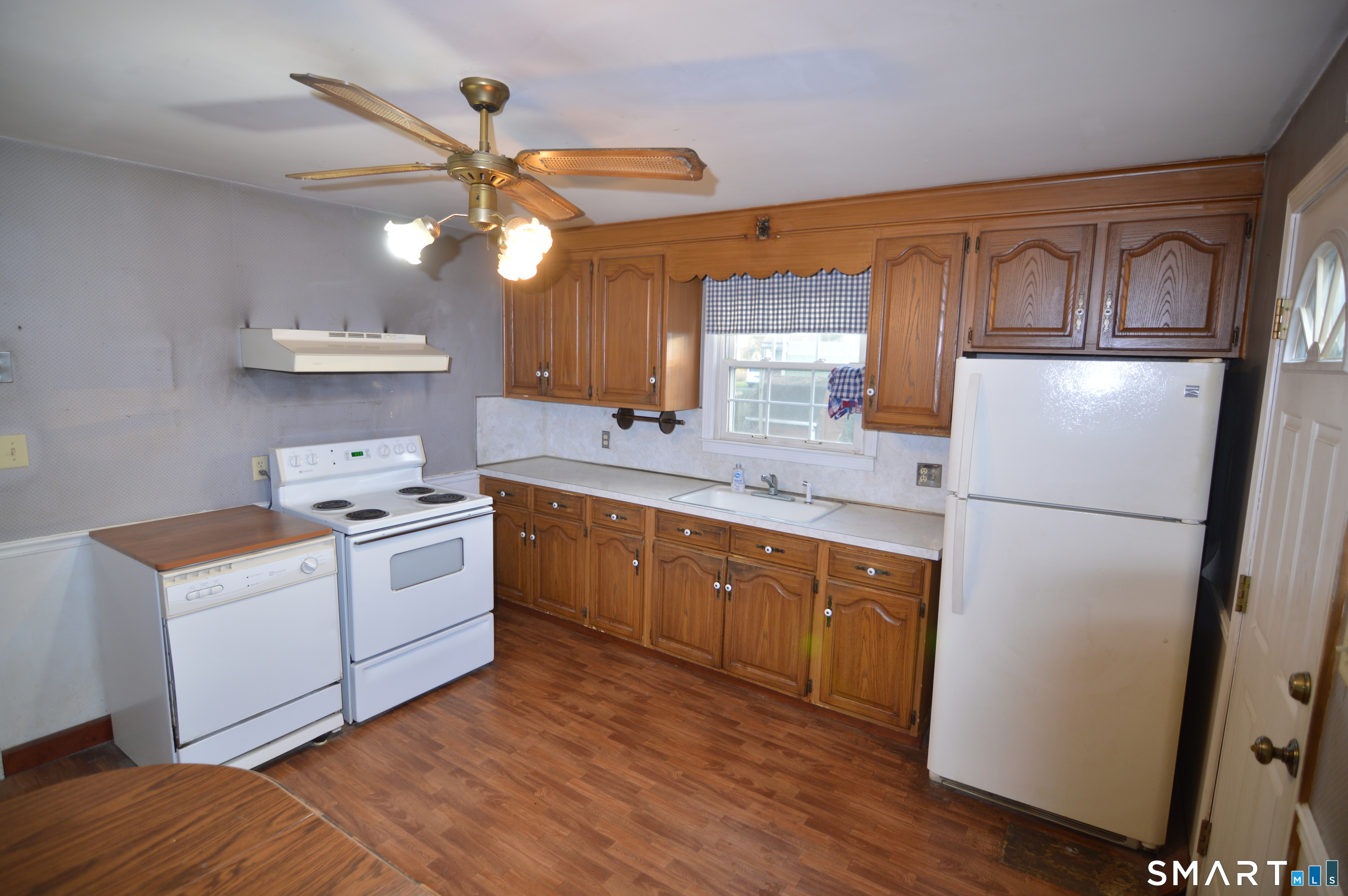 69 Fairview Street Milford, CT 06460 - Photo 5 of 26