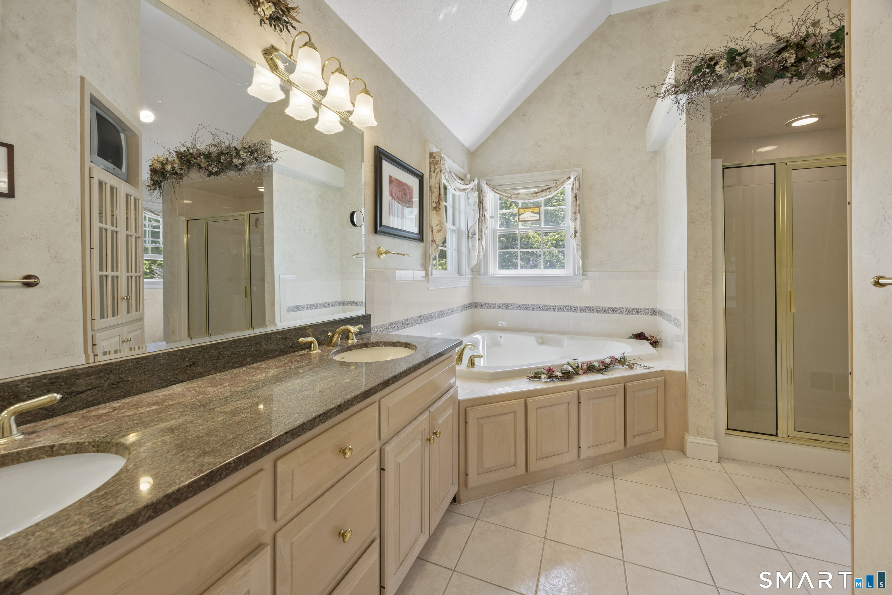 325 Westwood Road Bristol, CT 06010 - Photo 17 of 40