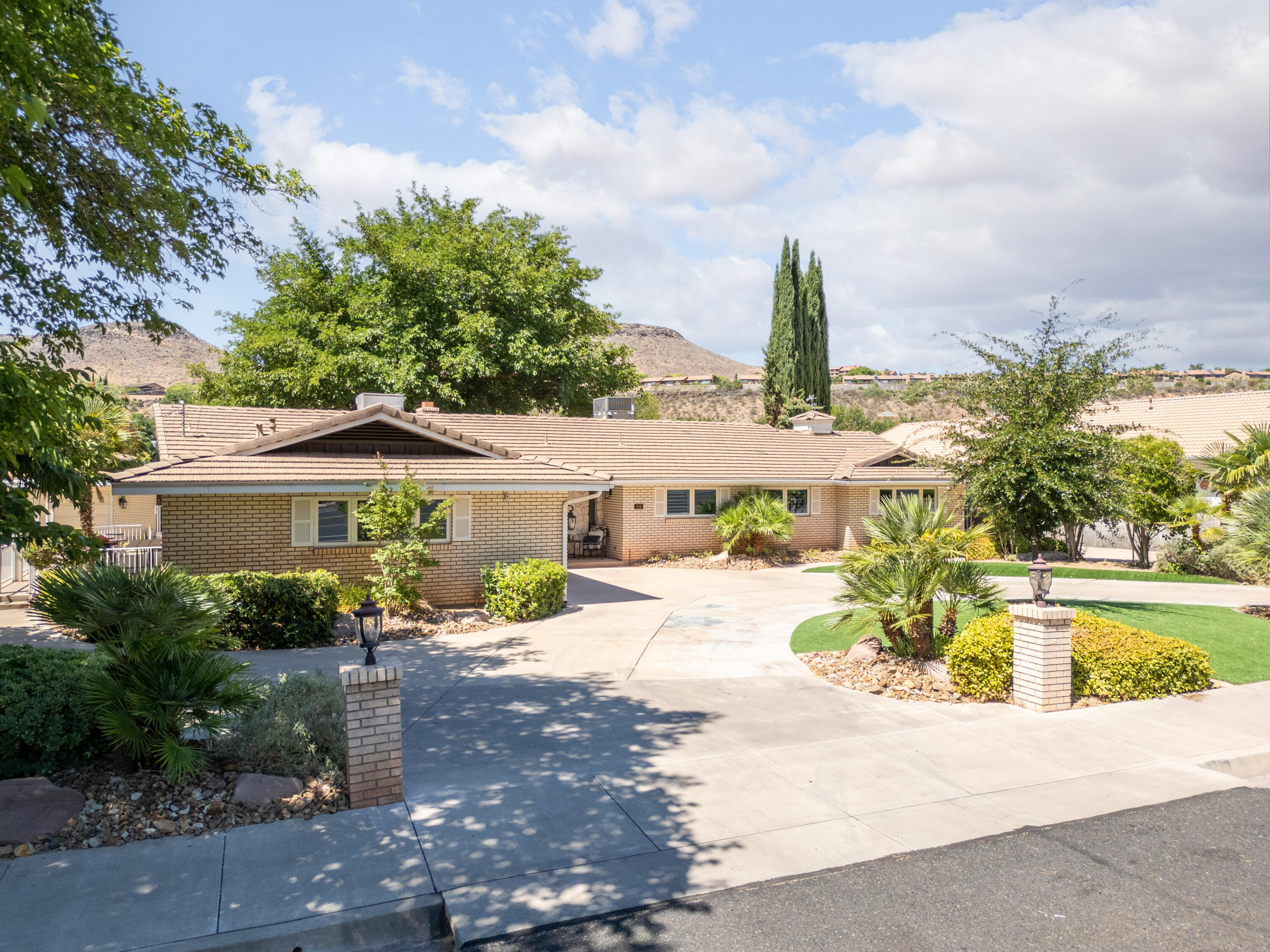 539 Diagonal Street St. George, UT 84770 - Photo 2 of 40 02 - Front of Home with 2 Car Attached G