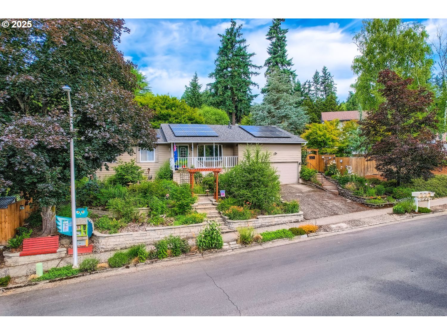 8525 Southwest Davies Road Beaverton, OR 97008 - Photo 1 of 26 Gallery Image 1