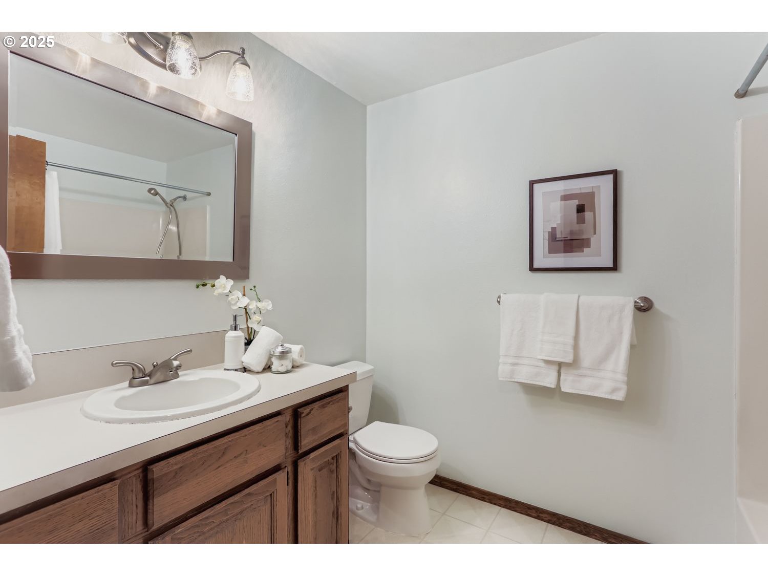 8525 Southwest Davies Road Beaverton, OR 97008 - Photo 11 of 26 Bathroom