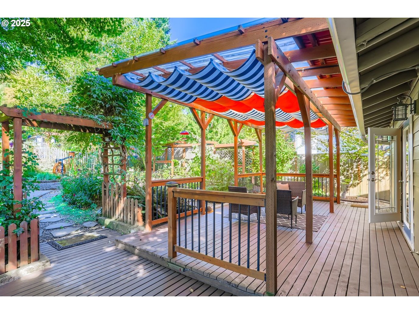 8525 Southwest Davies Road Beaverton, OR 97008 - Photo 14 of 26 Deck