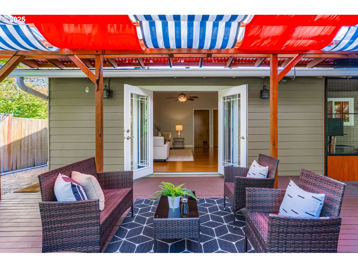 8525 Southwest Davies Road Beaverton, OR 97008 - Photo 15 of 26 Deck