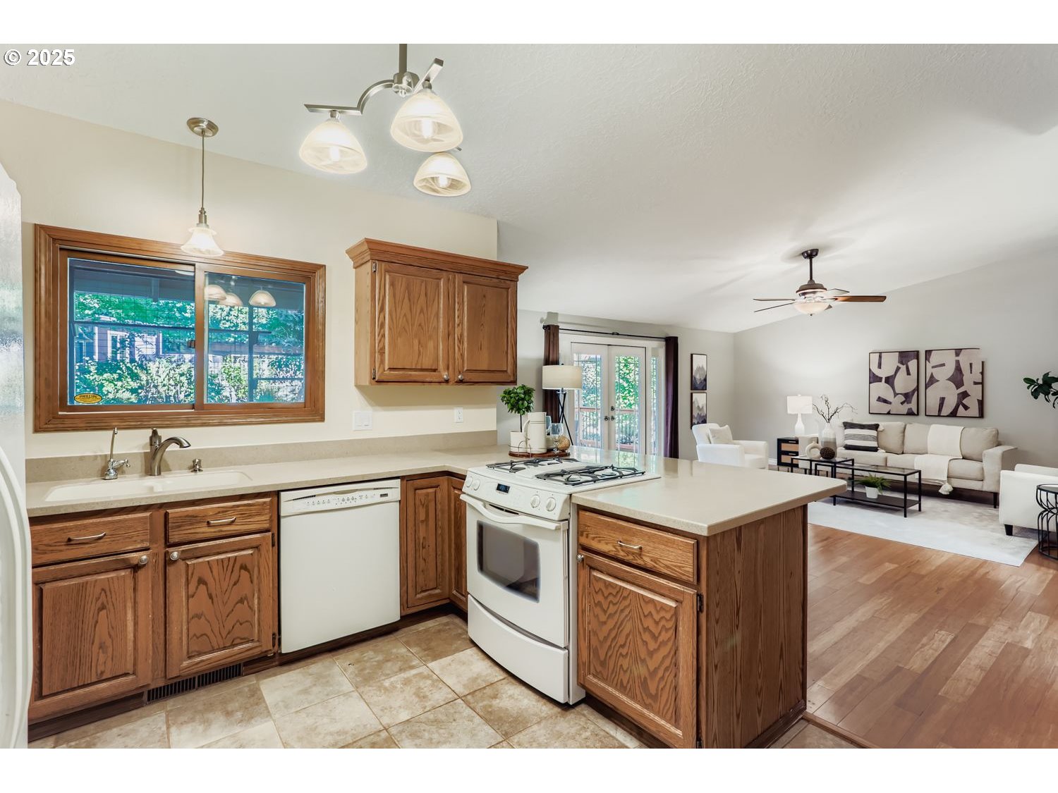 8525 Southwest Davies Road Beaverton, OR 97008 - Photo 7 of 26 Kitchen