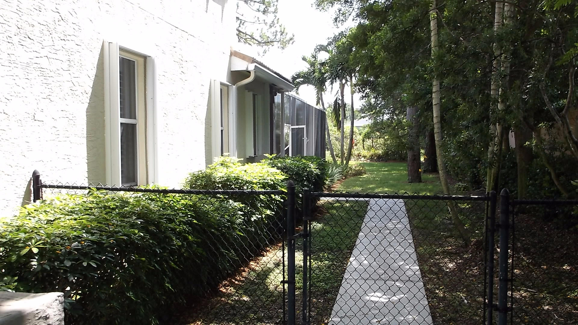558 Rookery Place Jupiter, FL 33458 - Photo 29 of 32 Side Yard