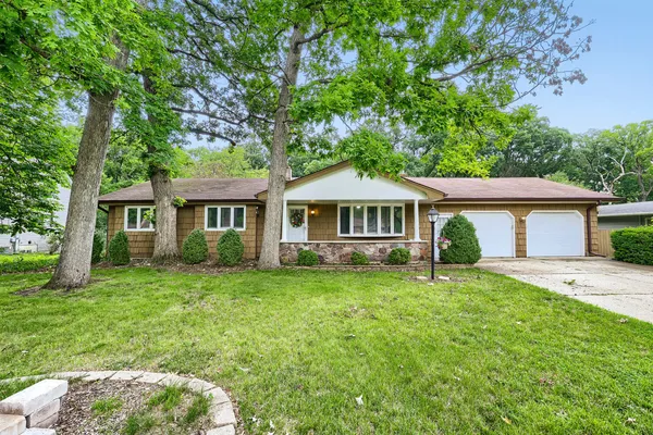 $419,000 | 823 Greenwood Avenue, Carpentersville, IL 60110