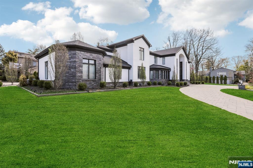 63 Roberts Road Englewood Cliffs, NJ 07632 - Photo 46 of 47