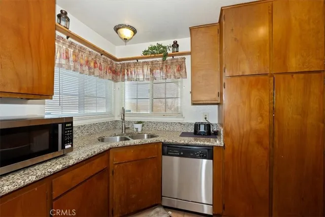 $379,900 | 15873 La Paz Drive, Victorville, CA 92395