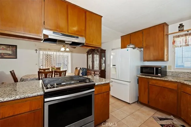 $379,900 | 15873 La Paz Drive, Victorville, CA 92395