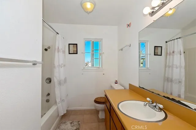 $379,900 | 15873 La Paz Drive, Victorville, CA 92395