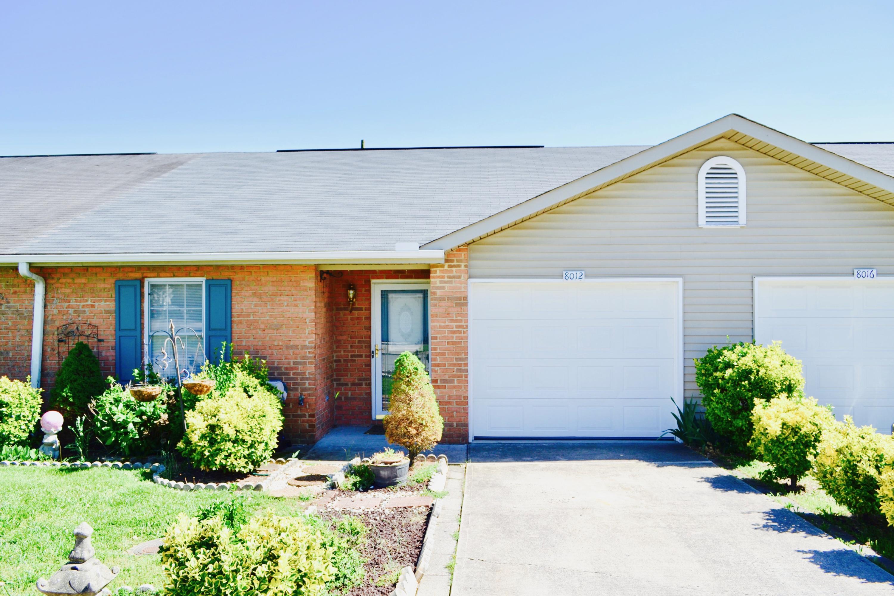 8012 Keybridge Way Powell, TN 37849 - Photo 2 of 23 DSC_0690