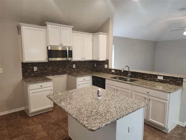 $2,195 | 12112 Castleford Way, Fort Worth, TX 76036