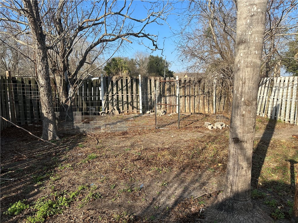 308 Mc Guill Street Refugio, TX 78377 - Photo 25 of 28 a backyard of a house with lots of green space
