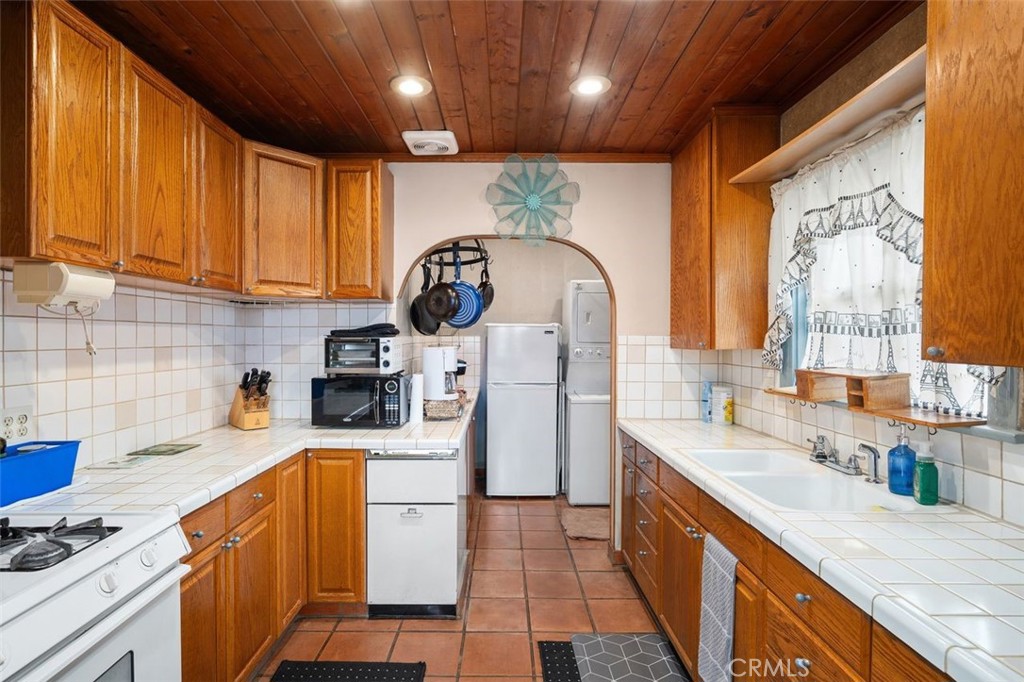 330 El Nido Avenue Pasadena, CA 91107 - Photo 17 of 41 a kitchen with a sink a stove top oven a refrigerator and cabinets