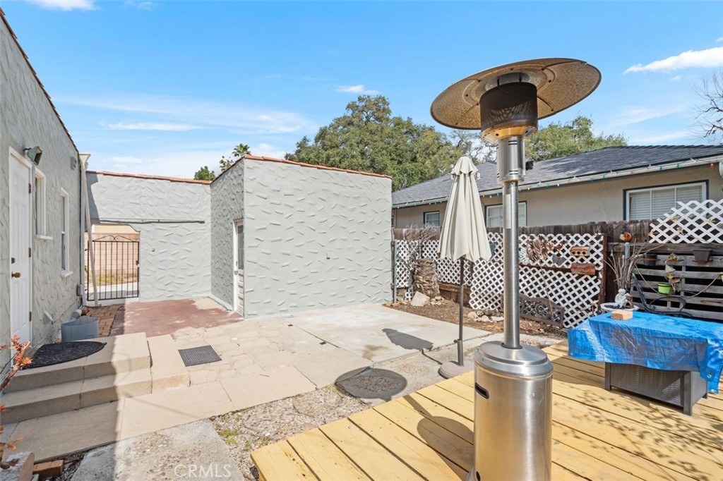 330 El Nido Avenue Pasadena, CA 91107 - Photo 21 of 41 a front view of a house