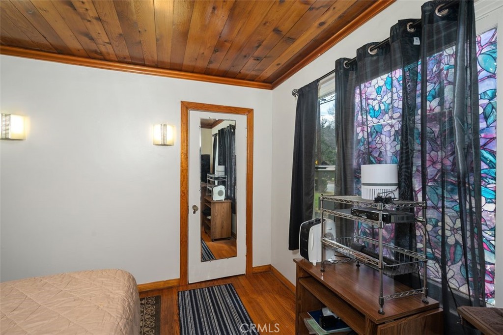 330 El Nido Avenue Pasadena, CA 91107 - Photo 31 of 41 a view of a hallway with furniture and staircase
