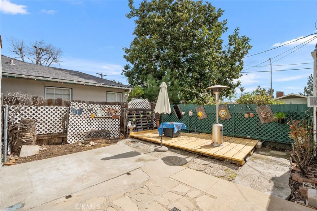 330 El Nido Avenue Pasadena, CA 91107 - Photo 4 of 41 a backyard of a house with outdoor seating