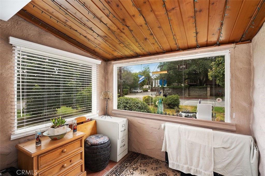 330 El Nido Avenue Pasadena, CA 91107 - Photo 9 of 41 a room with furniture and window
