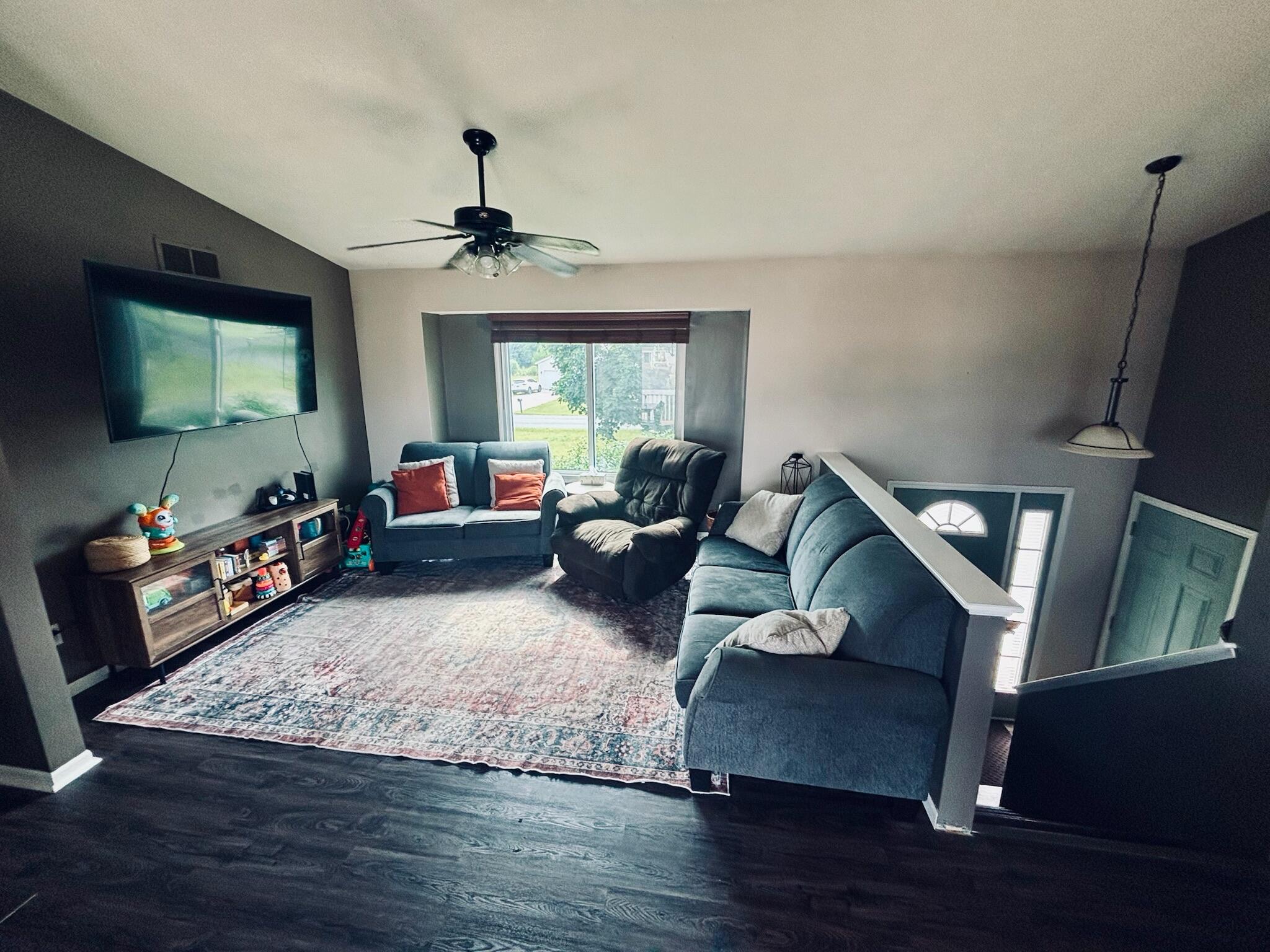 6097 Johnson Road Greenville, MI 48838 - Photo 3 of 22 Living Room