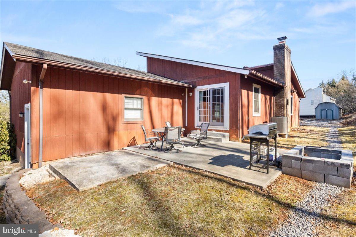 107 Gloucester Road Front Royal, VA 22630 - Photo 17 of 22 a very nice looking room with a large window