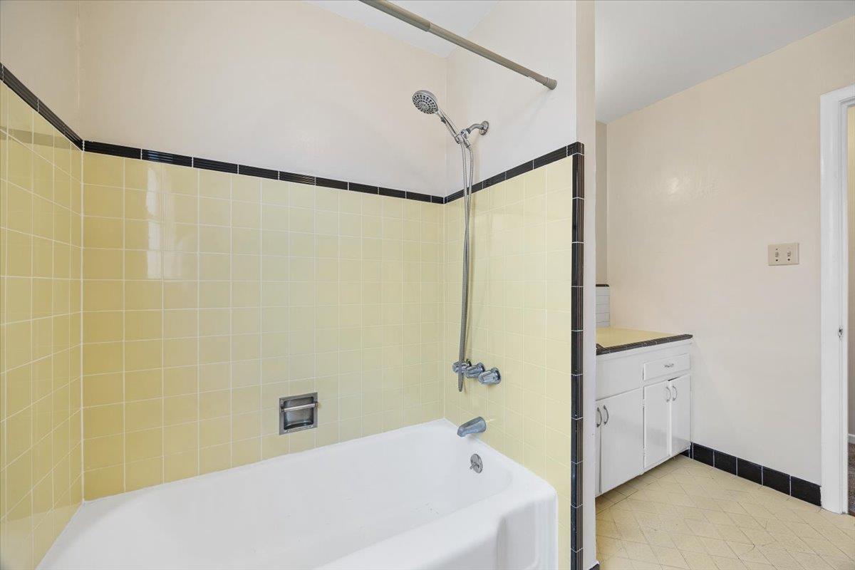 440 Rutherford Avenue Redwood City, CA 94061 - Photo 11 of 19 a bathroom with a bathtub and a shower