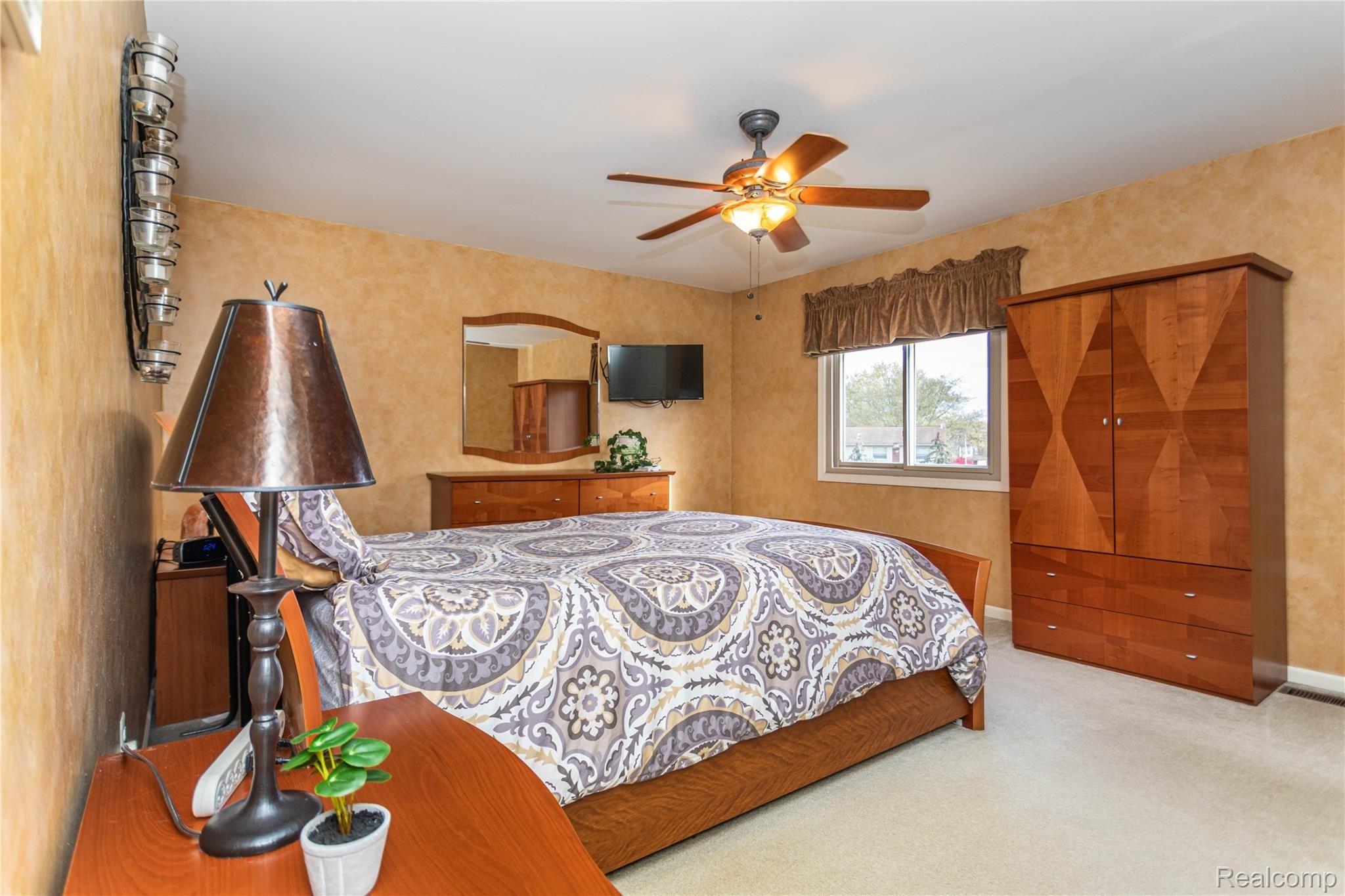 6670 Fox Hills Road Canton, MI 48187 - Photo 29 of 44 28.jpg