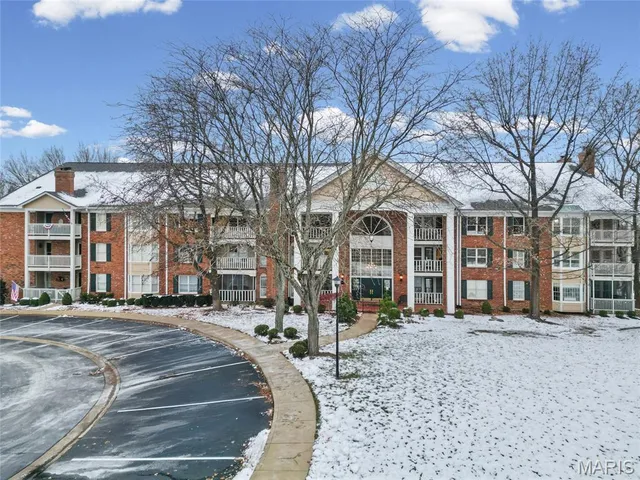 $399,900 | 200 Ambridge Court, Unit 306, Chesterfield, MO 63017