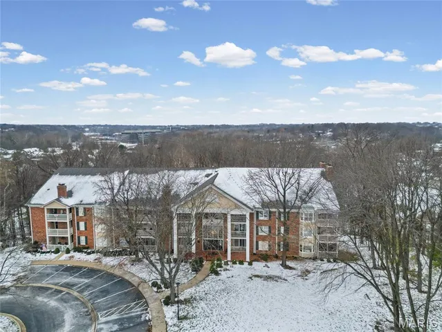 $399,900 | 200 Ambridge Court, Unit 306, Chesterfield, MO 63017