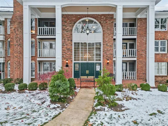 $399,900 | 200 Ambridge Court, Unit 306, Chesterfield, MO 63017