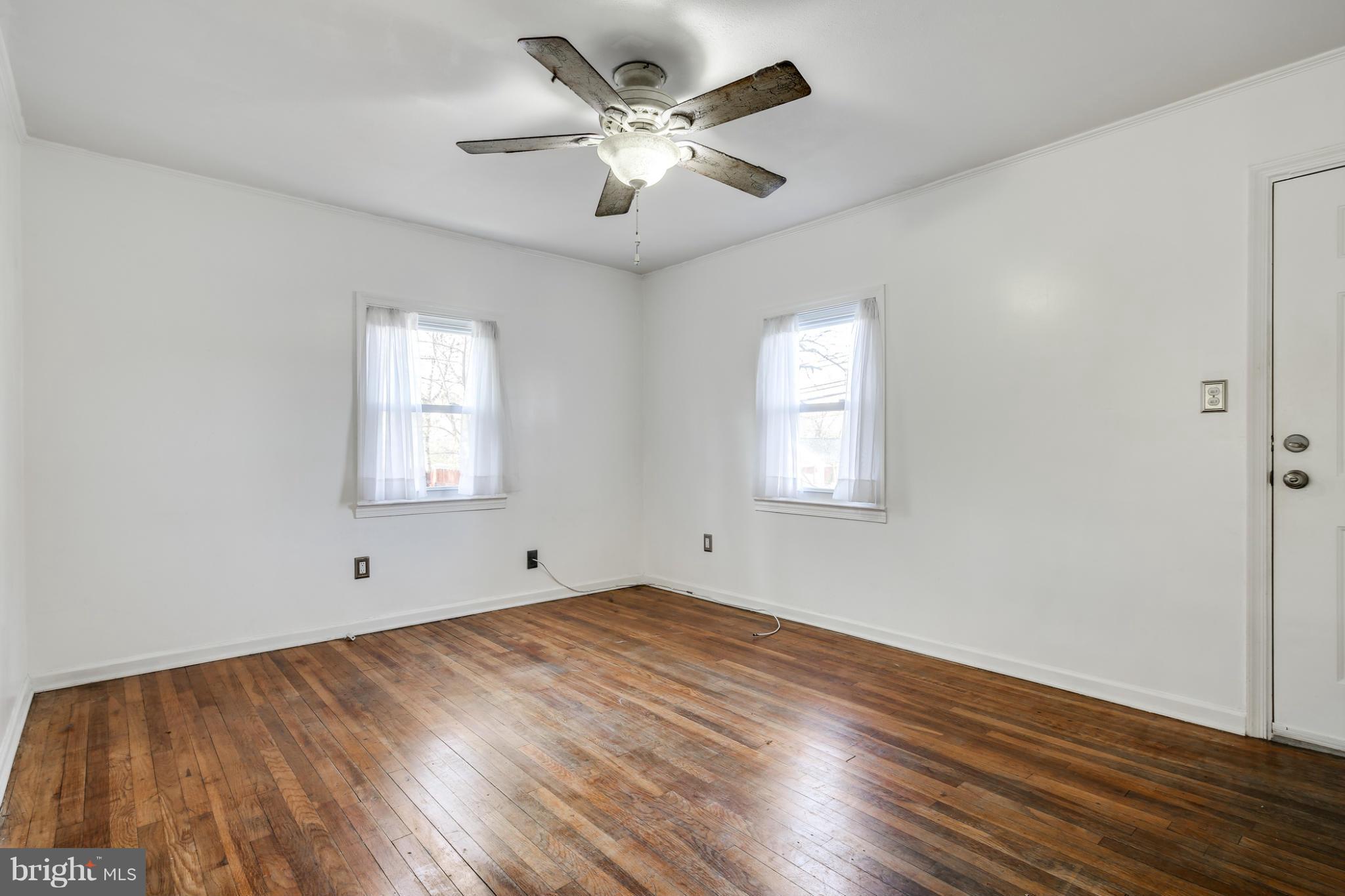 12234 Veirs Mill Road Silver Spring, MD 20906 - Photo 12 of 28 Living Room